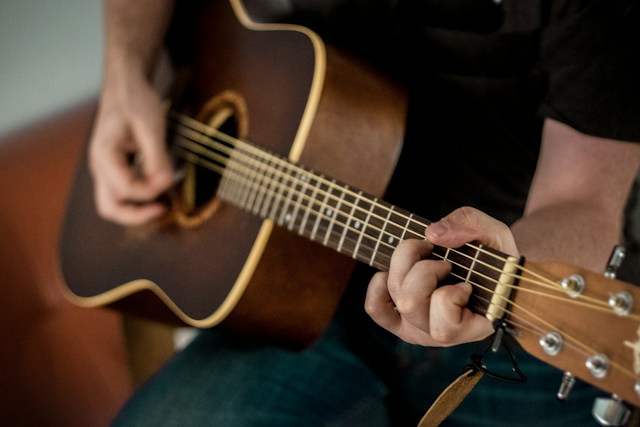 8 Guitar Teacher Lesson Ideas for Building Skills Through Real Songs and Playing