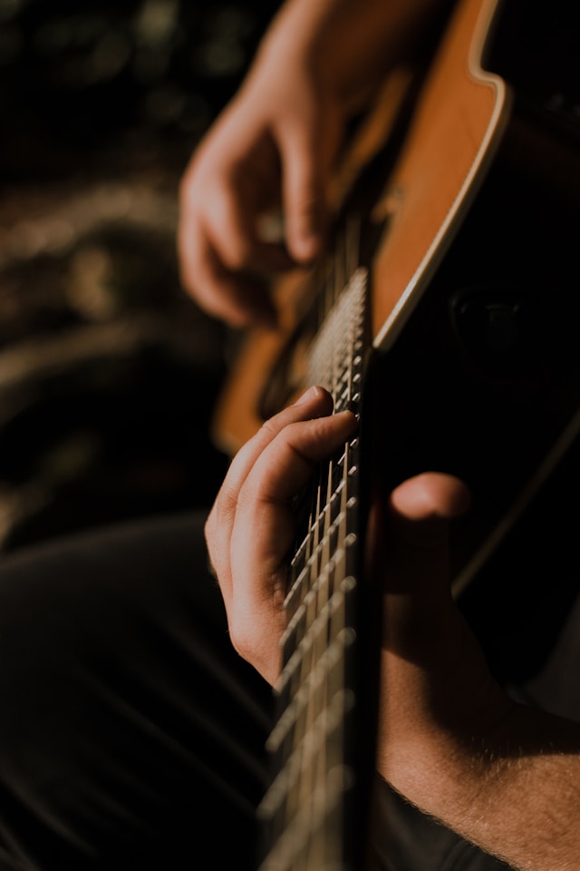 9 Guitar Teacher Skills That Can Help Students Progress From Playing Along to Playing Independently